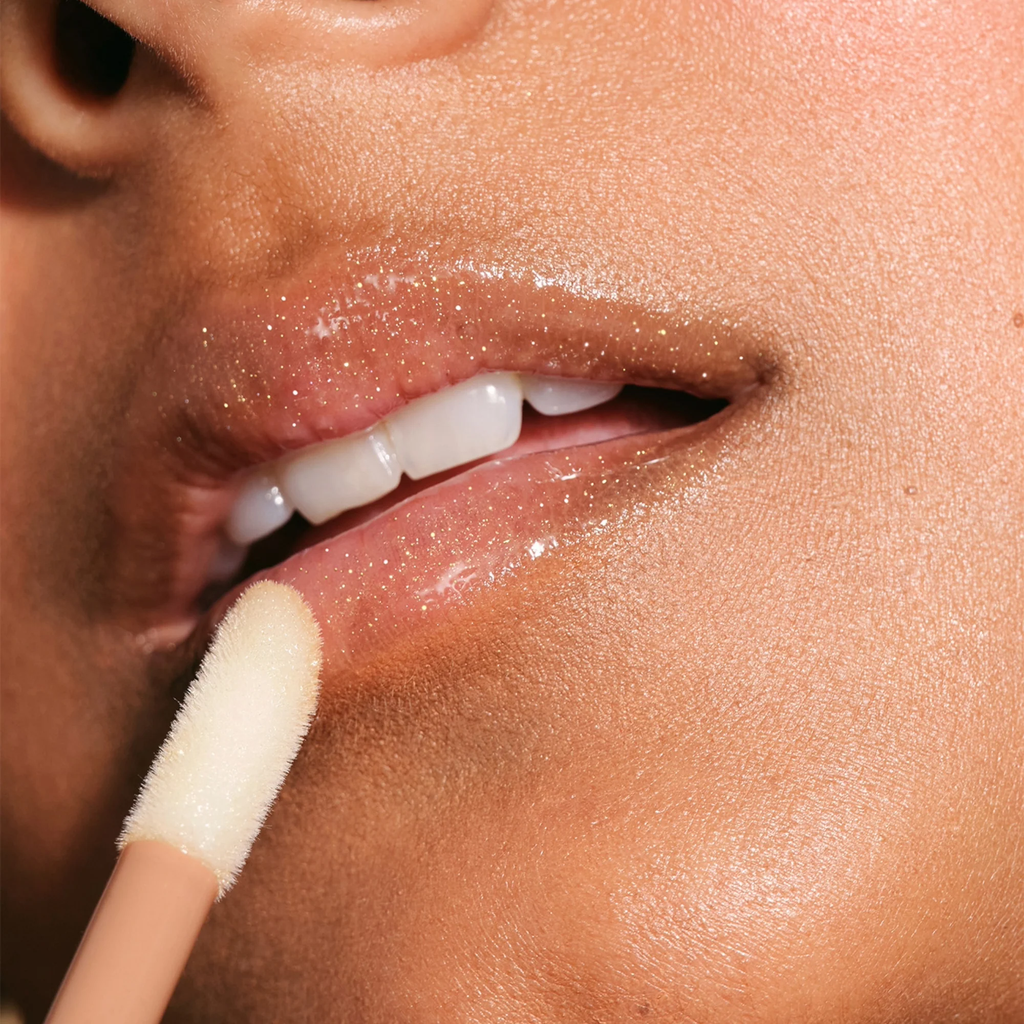 HUEGLOSS High-Shine Lip Gloss - Image 8